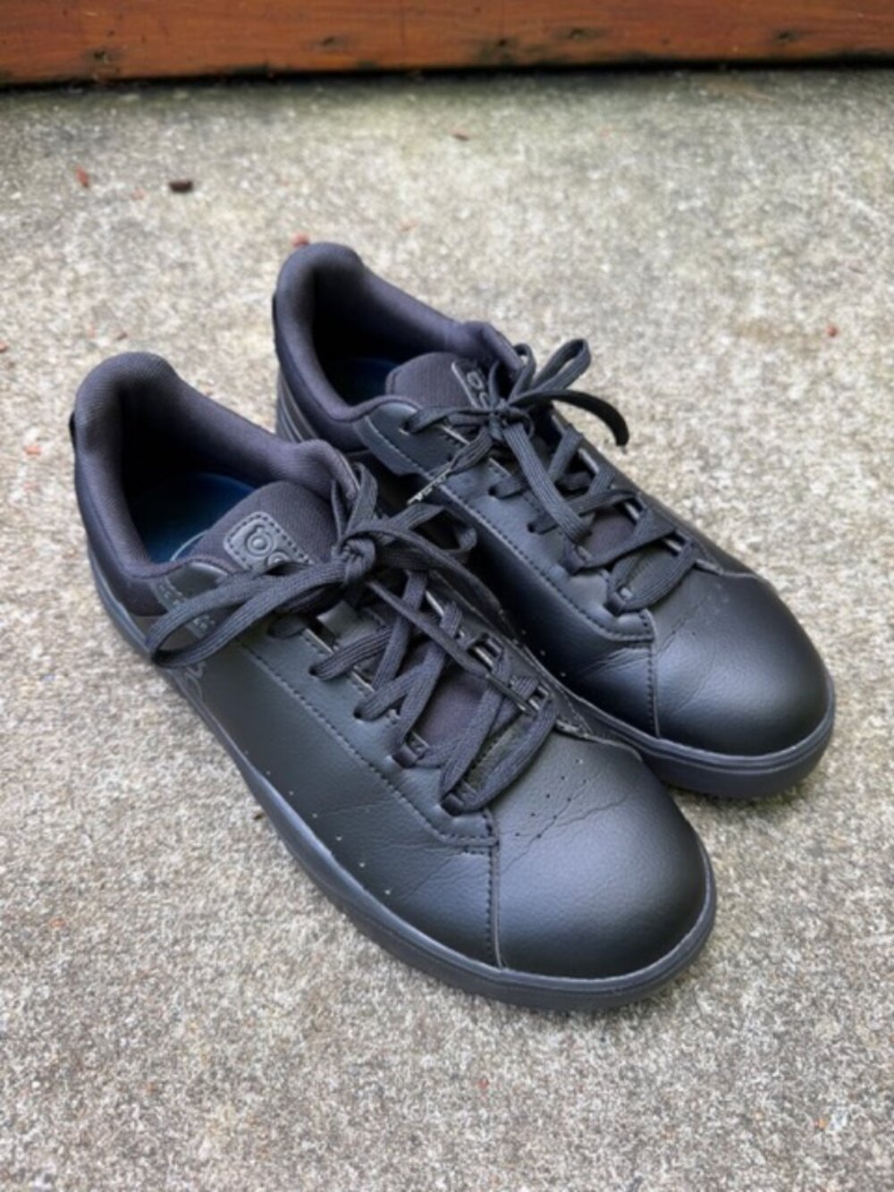 On The Roger Advantage Tennis Shoes. Men's 9.5